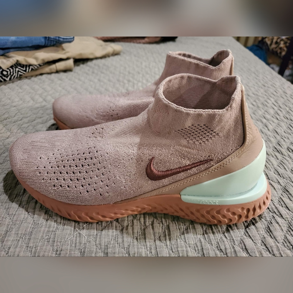 Nike React Slip Ons